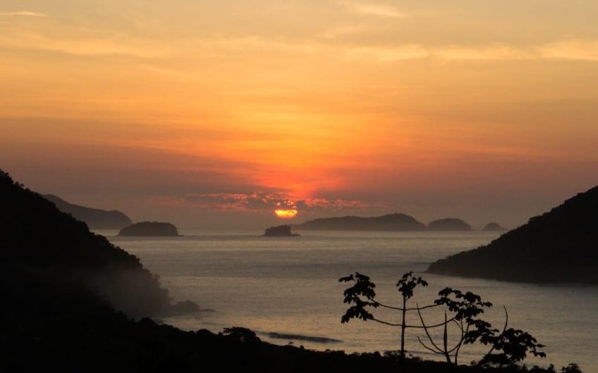 Casa para locação de temporada na Praia do Prumirim em Ubatuba id1949076