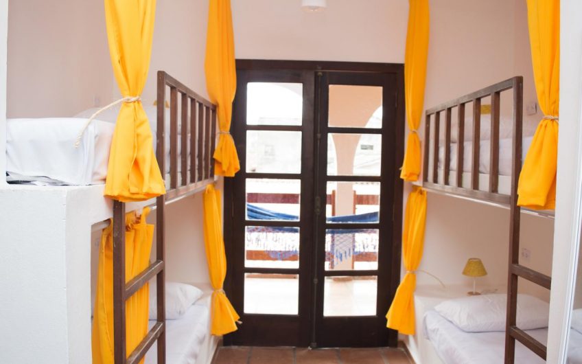 Santo Quintal Hostel na Praia do Itaguá em Ubatuba