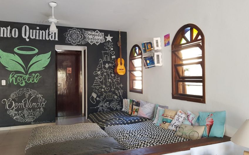 Santo Quintal Hostel na Praia do Itaguá em Ubatuba