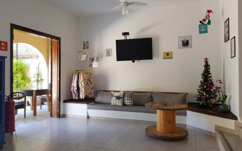 Santo Quintal Hostel na Praia do Itaguá em Ubatuba