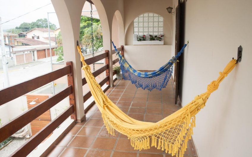 Santo Quintal Hostel na Praia do Itaguá em Ubatuba
