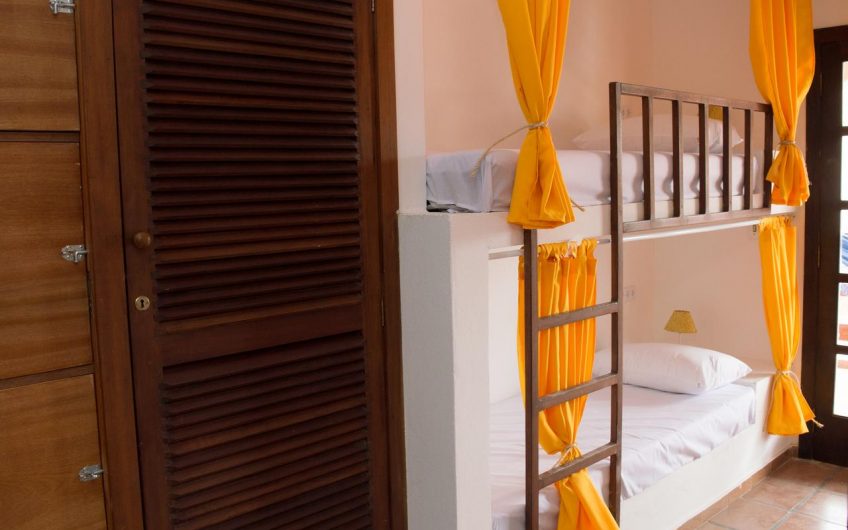 Santo Quintal Hostel na Praia do Itaguá em Ubatuba