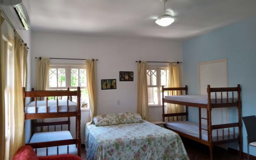 Tartaruga Marinha Hostel na Praia do Itaguá em Ubatuba