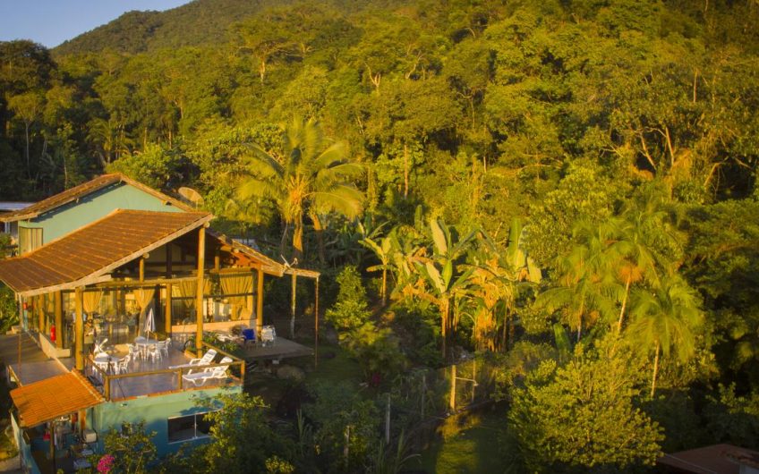 Haleiwa Chalés e Suítes na Praia do Prumirim em Ubatuba