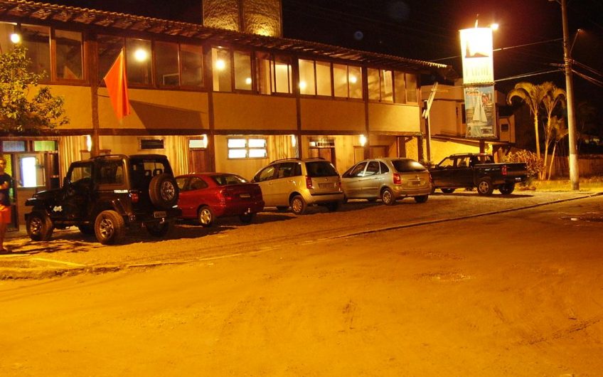Pousada Pouso do Farol na Praia da Enseada em Ubatuba