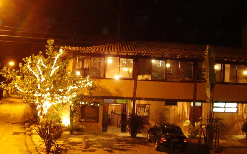 Pousada Pouso do Farol na Praia da Enseada em Ubatuba