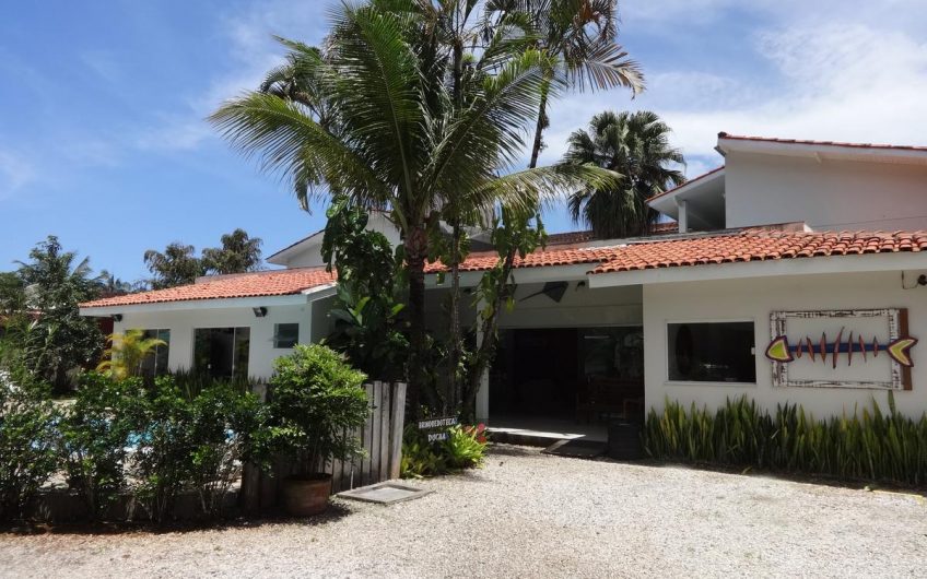Pousada Baía das Conchas na Praia da Enseada em Ubatuba