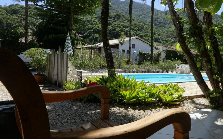 Pousada Baía das Conchas na Praia da Enseada em Ubatuba