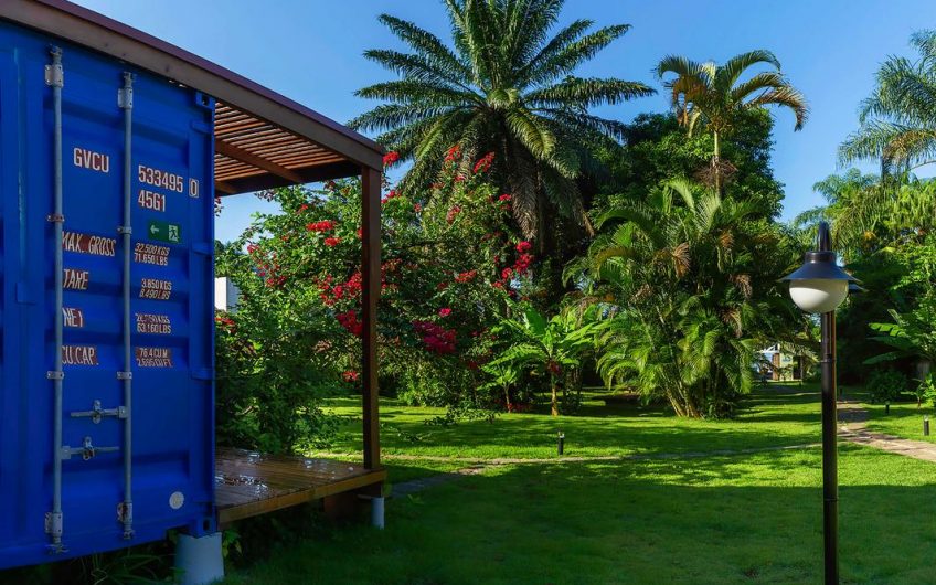 Pousada Vila Jacaa na Praia da Enseada em Ubatuba