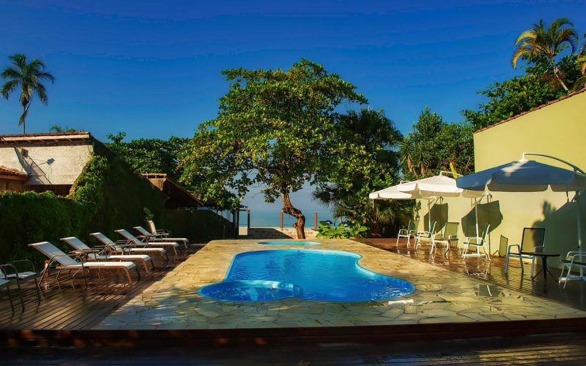 Pousada Vila Jacaa na Praia da Enseada em Ubatuba