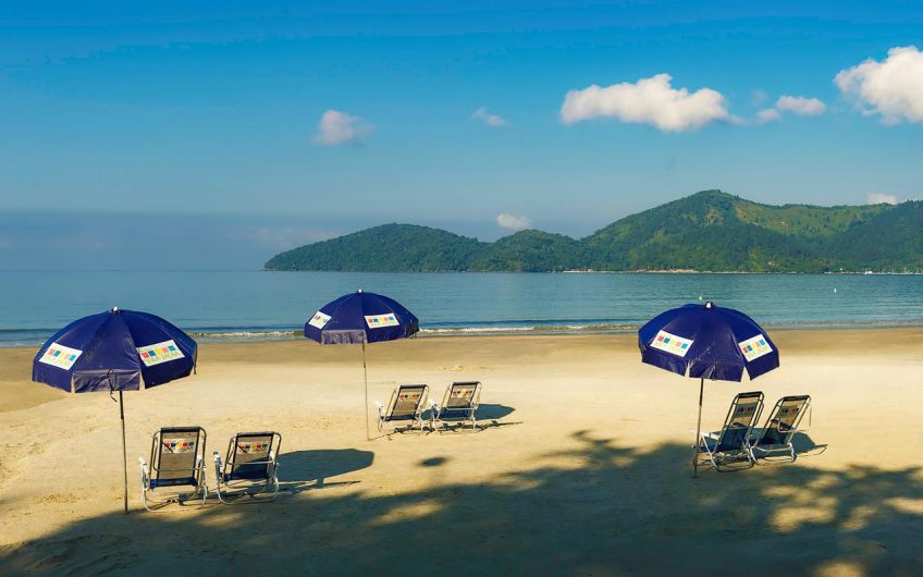 Pousada Vila Jacaa na Praia da Enseada em Ubatuba