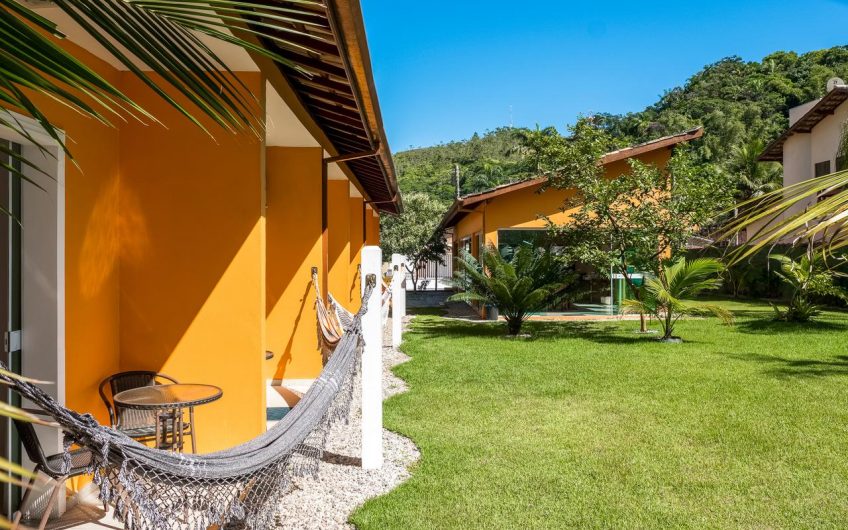 Pousada Villa Piemonte na Praia das Toninhas em Ubatuba