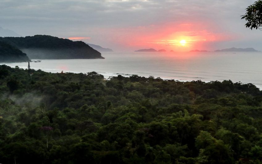 Burung Flats na Praia de Itamambuca em Ubatuba