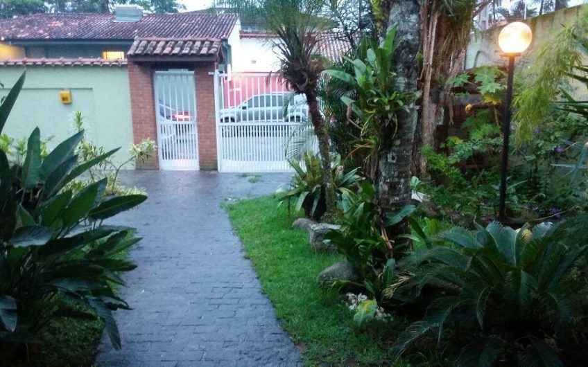Suítes Residenciais Xavantes na Praia do Itaguá em Ubatuba