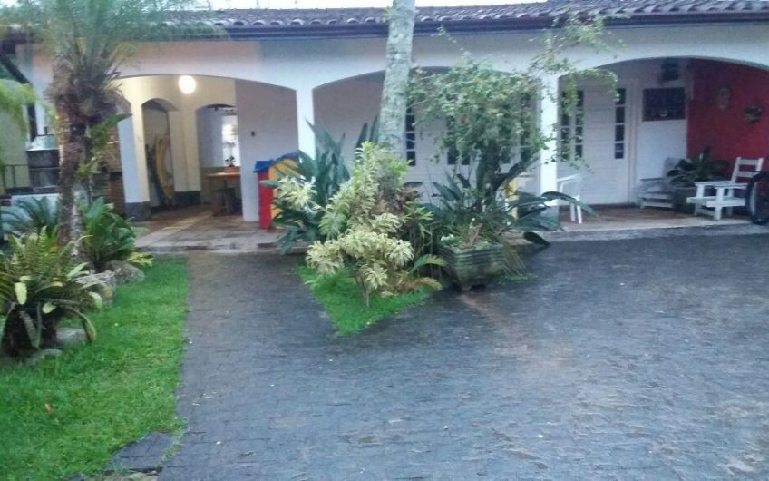 Suítes Residenciais Xavantes na Praia do Itaguá em Ubatuba